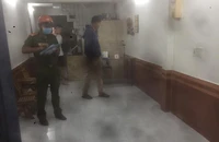 Trời nóng, mở cửa lấy gió lúc đi ngủ, tạo điều kiện cho trộm đột nhập
