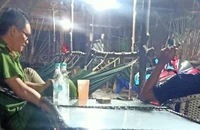 Người đàn ông chết bất thường trên võng ở quán nước gần sân bóng