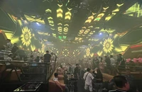 36 dân chơi phê pha trong Bar New Club
