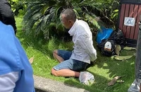 Người đàn ông cầm dao đâm loạn xạ 3 người đi đường