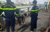 Người đàn ông ngoài 50 tuổi nhảy cầu Kênh Tẻ xuống sông