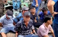 Công an ập vào kho bãi, bắt 9 người lập sòng xóc đĩa