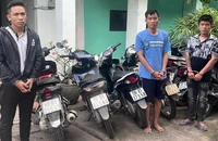 2 người đàn ông gây ra hơn 10 vụ trộm ở cửa hàng tiện lợi khắp TP.HCM