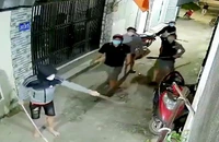 Đã bắt nhóm cầm hung khí, bom xăng gây rối ở con hẻm ở Hóc Môn