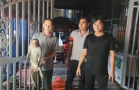 Nghe tiếng nổ, người dân phát hiện con khỉ đực nặng 10kg bị điện giật bất tỉnh