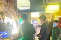 Quán karaoke đã bị công an đình chỉ vẫn lén lút hoạt động ở TP.HCM