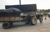 Nghi va chạm với máy cày kéo rơ moóc, người đàn ông bị cán chết