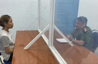 Đi uống cà phê thấy điện thoại ‘xịn’, cô gái rủ bạn trai cướp