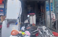 5 người mắc kẹt trong đám cháy được tổ liên gia cứu kịp