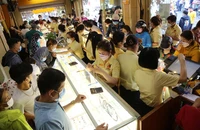 Đi sắm vàng ngày Vía Thần Tài, đi sắm vàng coi chừng trộm cướp 