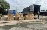 Công an bắt 1 xe tải pháo hoa từ Hà Nội vào TP.HCM