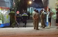 Thanh niên nghi ‘ngáo đá’ xông vào công ty đập phá ở Bình Tân