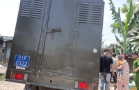 Công an kiểm tra phòng trọ cặp đôi nghi cho bé trai hút ma túy ở Hóc Môn