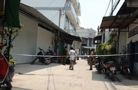 Cảnh sát nổ 2 phát súng bắt thanh niên chặt đầu mẹ ruột