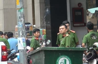 Công an phong tỏa, kiểm tra chi nhánh công ty tài chính ở quận 1