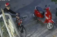 Người phụ nữ chạy bộ đuổi trộm xe đạp ở Bình Tân