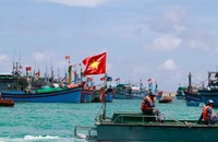 Quân dân và ngư dân Trường Sa nỗ lực gỡ thẻ vàng IUU