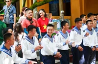 Ấm áp nụ cười những người lính Trường Sa
