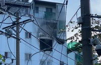 Tân Bình: Cháy nhà, cảnh sát đập cửa lầu 3 dập lửa