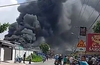 Vụ cháy nhà dân ở Củ Chi thiêu rụi 8 ô tô, thiệt hại hơn 2,2 tỉ