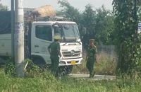 Trên đường về nhà, người đàn ông bị nạn, tử vong dưới gầm xe tải