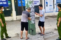 Đồng loạt gỡ ‘quảng cáo cột điện’, dẹp luôn tín dụng đen
