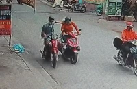 Bắt kẻ cướp giật dây chuyền khiến người phụ nữ té ngã
