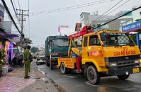 Va chạm với xe chở rác được xe cứu hộ kéo, người đàn ông tử vong