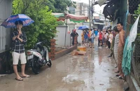 Thanh niên 17 tuổi mặc áo quần thể thao gục chết trên đường