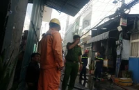 Căn nhà ở Tân Phú phát cháy sau khi người đàn ông cố thủ bên trong