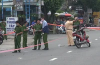 Qua đường khi đi mua đồ ăn sáng, người đàn ông bị xe rác tông tử vong
