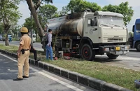 Xe bồn chở nhiên liệu bốc cháy trên đường Nguyễn Văn Linh