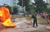 Hàng trăm người tham gia diễn tập PCCC ở Chợ đêm An Sương