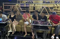 Công an Tân Phú tổng kiểm tra quán bar, karaoke trên địa bàn