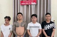 Nhóm cho vay lãi nặng tạt sơn hàng xóm của con nợ để gây áp lực