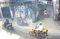 Thanh niên cướp giật dây chuyền bạch kim của người phụ nữ ở Bình Chánh