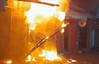 Cháy nhà hẻm đường Lê Văn Sỹ, cả gia đình leo lầu thoát nạn