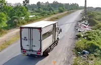 Dùng xe tải đổ trộm rác thải ở Vĩnh Lộc B bị phạt 3,5 triệu