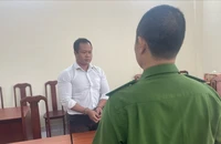 Thanh tra giám sát ngân hàng nhờ người đóng giả nhân viên ngân hàng để lừa đảo
