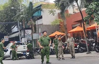 Công an truy tìm thủ phạm vụ nhà dân và ô tô trúng bi sắt ở Tân Bình