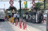 Đóng 1 làn trạm thu phí An Sương An Lạc vì Mercedes tông ụ bê tông