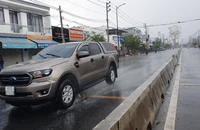 Mưa vàng rơi xuống TP.HCM nhiều người mừng 'quá đã'