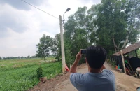 Người đàn ông tử vong vì tự leo lên cột đấu nối dây điện