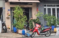Cháy nhà ở Tân Phú, dân huy động xe tải, thang dây cứu 4 người mắc kẹt