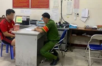 Báo công an bị cướp sau khi đi cầm xe máy và làm rơi điện thoại ở Bình Chánh