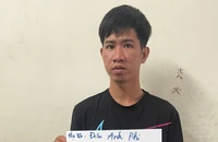 Đập vỡ kính cửa, ném sơn và mắm tôm vào nhà ở Quận 3