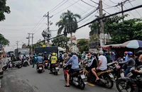 Cảnh sát phong tỏa 200m đường Nguyễn Thị Tú sau tai nạn chết người