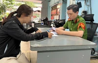 Cô gái thay mẹ lãnh hơn 137 triệu đồng tiền trúng vé số rồi hoang báo cướp