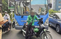 Triệu tập tiếp viên xe buýt đánh tài xế xe công nghệ ở trung tâm TP.HCM