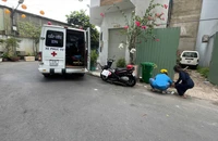 Phát hiện thi thể trẻ sơ sinh trong bãi đất lọt giữa hai căn nhà ở Tân Phú